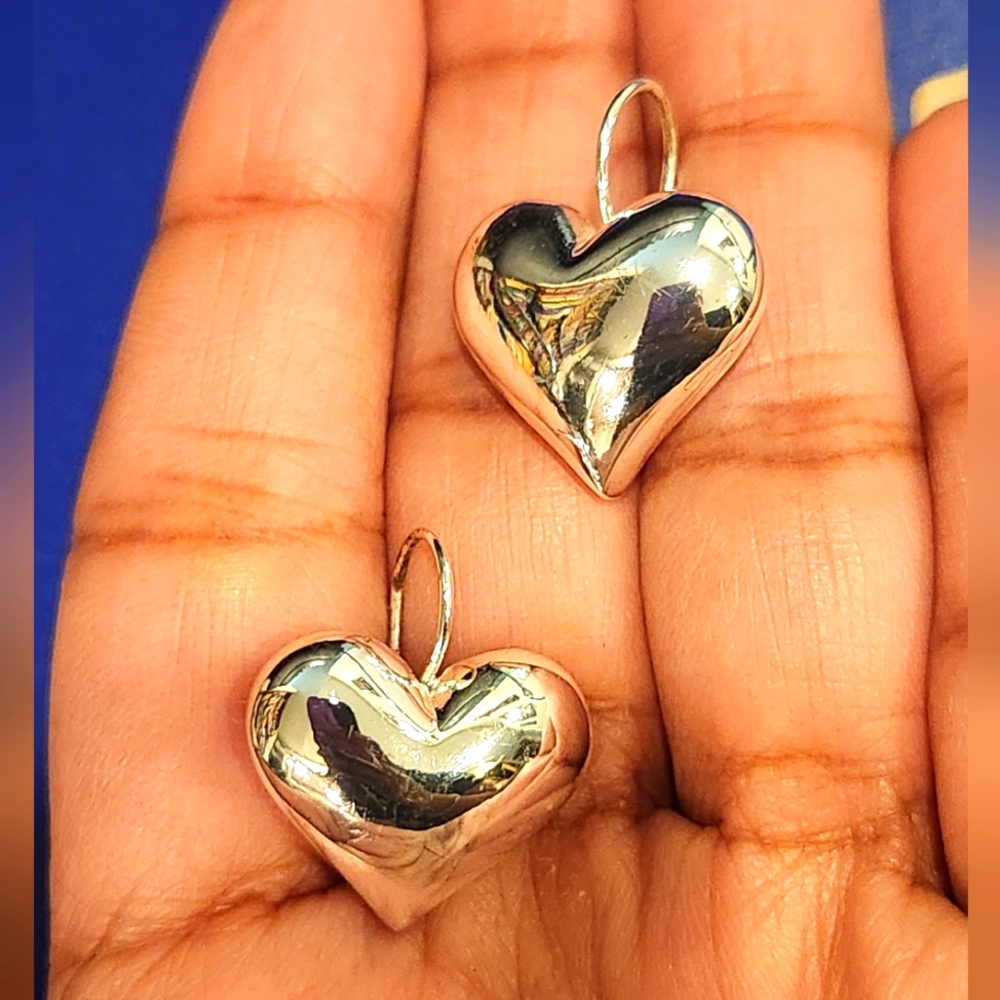 Stunning silver heart earrings